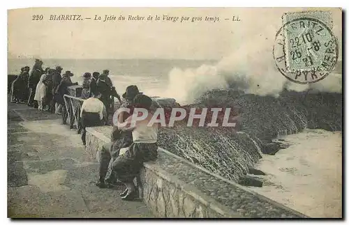 Cartes postales Biarritz La Jetee du Rocher de la Vierge par gros temps