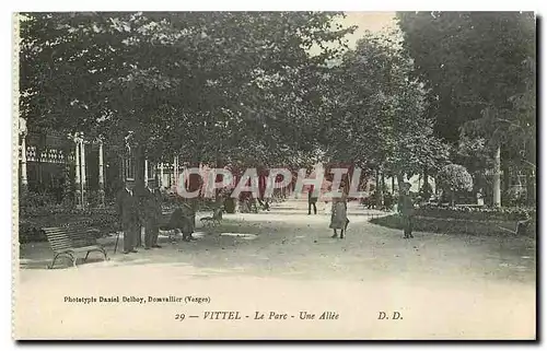 Cartes postales Vittel Le Parc Une Allee