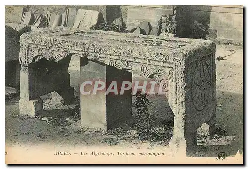 Cartes postales Arles Les Alyscamps Tombeau merobingien