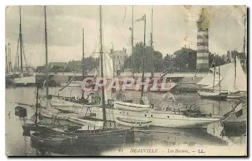 Ansichtskarte AK Deauville Les Bassins Bateaux de peche