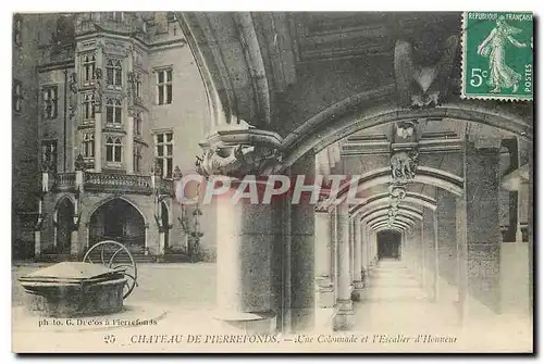 Cartes postales Chateau de Pierrefonds une Colonnade et l'Escalier D'Honneur