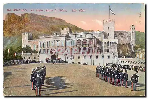 Cartes postales Monaco La Revue devant le Palais