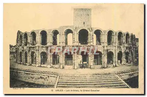 Cartes postales Arles Les Arenes le Grand Escalier