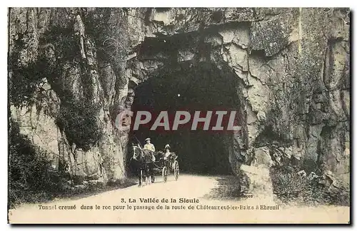 Cartes postales La Vallee de la Sioule Tunnel creuse dans le roc pour le passage de la route de Chateaureuf les