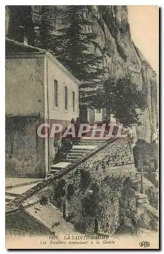 Ansichtskarte AK La Sainte Baume Les escaliers conduisant a la Grotte