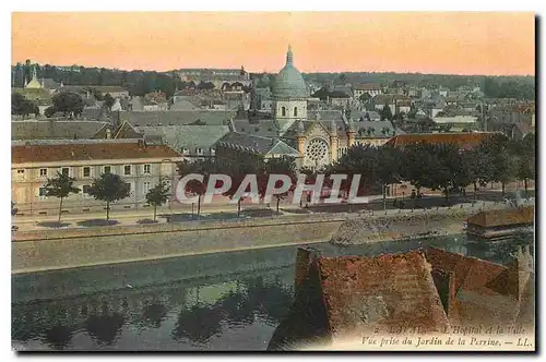 Cartes postales Laval l'Hopital et la Ville Vue prise du Jardin de la Perrine