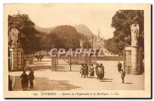 Ansichtskarte AK Lourdes Entree de l'Esplanade et la Basilique