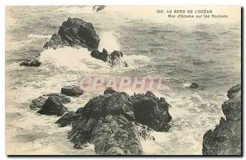 Ansichtskarte AK Au bord de l'Ocean Mer d'ecume sur les Rochers