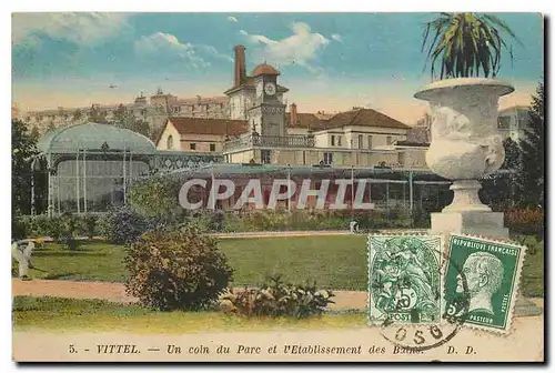 Cartes postales Vittel Un coin du parc et l'Etablissement