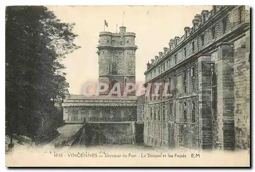 Ansichtskarte AK Vincennes Interieur du Fort Le Donjon et les Fosses