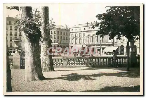 Ansichtskarte AK La Douce Farnce Cote Basque Bayonne l'Hotel de Ville et le Theatre