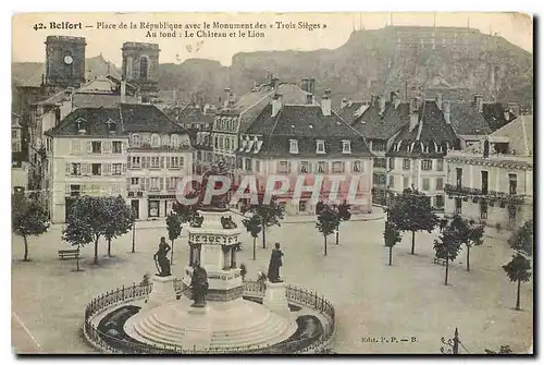 Cartes postales Belfort Place de la Republique avec le Monument des Trois Sieges au fond Le Chateau et le Lion