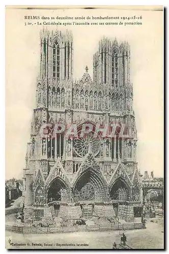 Cartes postales Reims dans sa deuxieme annee de bombardement La cathedrale apres l'incendie avec ses oeuvres de