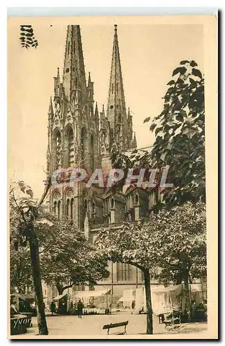 Cartes postales Auvergne Clermont ferrand P de D La Cathedrale Notre Dame et la Place de la Victoire