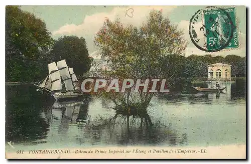 Ansichtskarte AK Fontainebleau Bateau du Prince Imperial sur l'Etang et Pavillon de l'Empereur Bateau