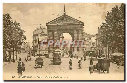 Cartes postales Bordeaux Place et Porte d'Aquitaine