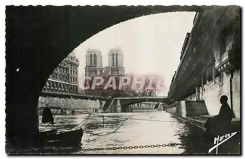 Cartes postales Sous les Ponts de Paris Coup d'oeil Venitien sur Notre Dame