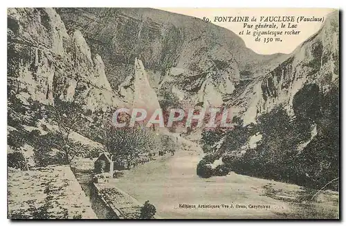 Cartes postales Fontaine de Vaucluse Vausluse Vue generale le Lac et le gigantesque rocher