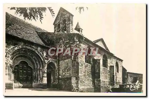 Cartes postales Valreas Le Portail et le clocher de l'eglise