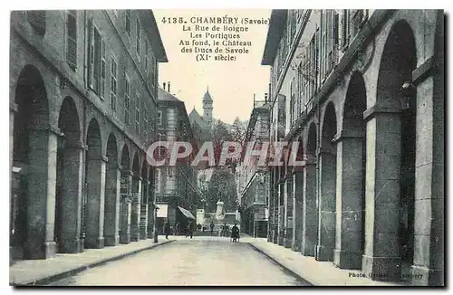Cartes postales Chambery Savoe La Rue de Boigne Les Portiques Au fond le chateau des Ducs de Savoie
