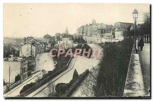 Ansichtskarte AK Angouleme le Rempart Desaix et les Rotondes au pied de la cathedrale