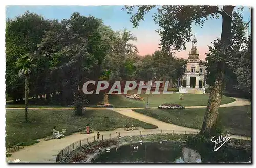 Cartes postales moderne Cognac Chatente Hotel de Ville et les Jardins