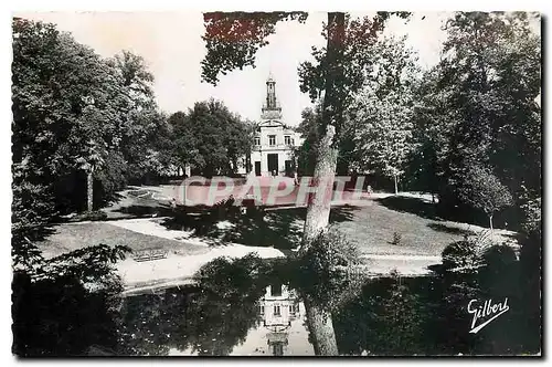 Cartes postales moderne Cognac Chatente Hotel de Ville et le Jardin Public