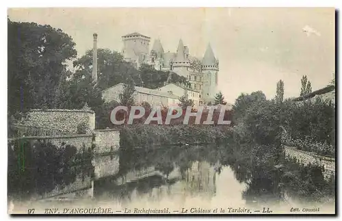 Ansichtskarte AK Env d'Angouleme La Rochefoucauld Le Chateau et la Tardoire