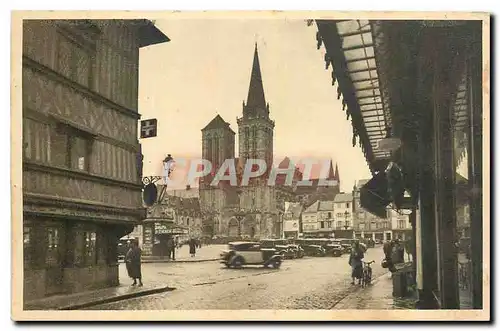 Ansichtskarte AK Lisieux L'Eglise Saint Pierre et vieille maison du XVI siecle