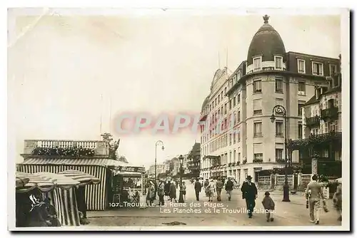 Cartes postales Trouville La Reine des Plages Les Planches et le Trouville Place