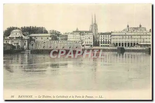 Ansichtskarte AK Bayonne Le Theatre la Cathedrale et la Porte de France