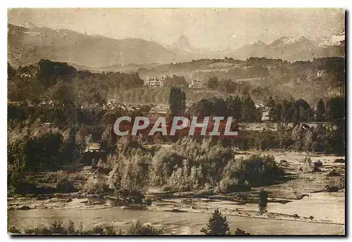 Cartes postales Pau La Gave et les Pyrenees vue de la Place Royale