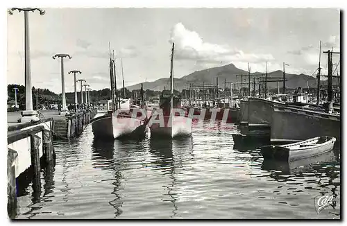 Cartes postales moderne Saint Jean de Luz vue sur le Port Bateaux