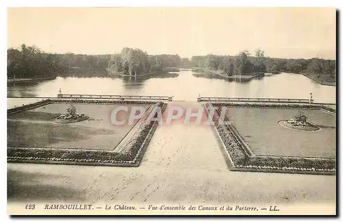 Cartes postales Rambouillet Le Chateau Vue d'ensemble des Canaux et du Parterre