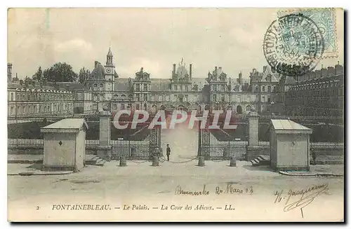 Ansichtskarte AK Fontainebleau Le Palais Le Cour des Aieux