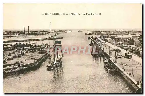 Ansichtskarte AK Dunkerque l'Entree du Port Bateaux de peche Phare