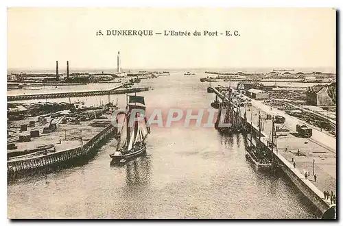 Cartes postales Dunkerque l'Entree du Port Bateaux de peche Phare