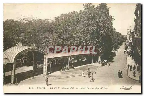 Ansichtskarte AK Vichy La Porte Monumentale du Vieux Oarc et Rue Wilson