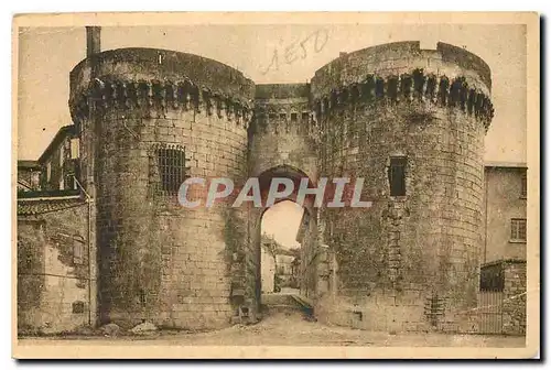 Cartes postales Cognac Vieilles Tours dites Tours de l'Ecurie et Porte Ouest de la Ville dite Porte Saint Jacque