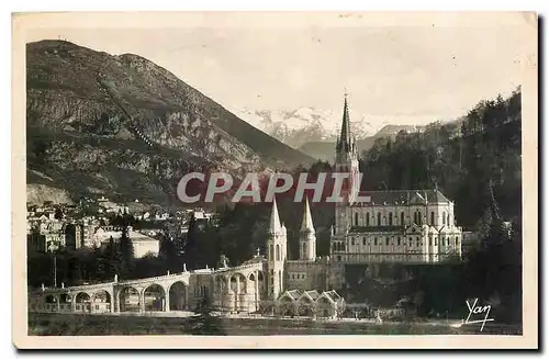 Ansichtskarte AK Lourdes La Basilique et les Montagnes