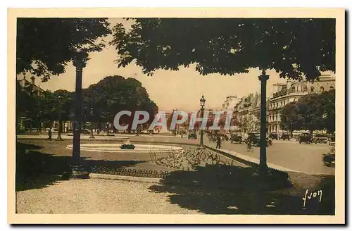 Cartes postales Paris en flanant Le Rond Point des Champs Elysees