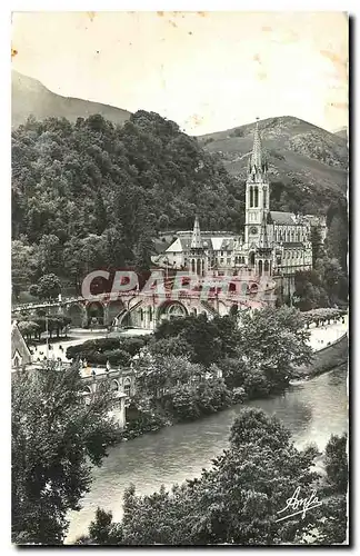 Ansichtskarte AK Lourdes La Basilique le Gave et les Montagnes