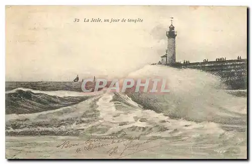 Cartes postales La Jetee un jour de tempete Phare