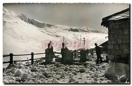 Cartes postales moderne Col de Puymorens Les pistes de ski et le Pic de la Mine vue de la terrasse du Grand Hotel