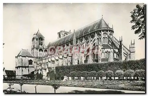 Cartes postales Cathedrale St Etienne de Bourges vue d'ensemble sur la Nef et l'Abside