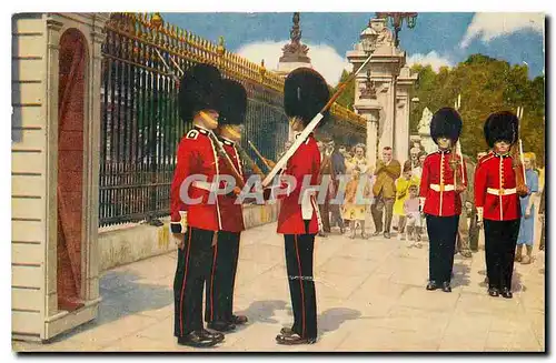 Cartes postales Changing of the Guard at Buckingham Palace