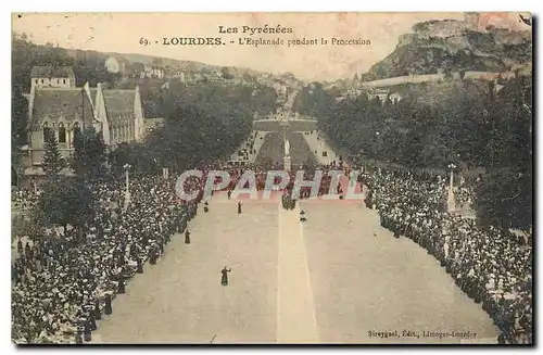 Ansichtskarte AK Les Pyrenees Lourdes l'Esplanade pendant la Procession