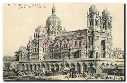 Cartes postales Marseille La Cathedrale prise du Vieux Port