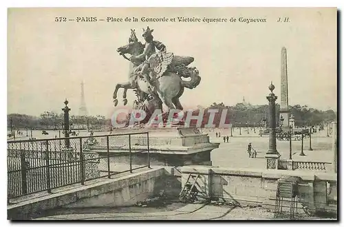 Cartes postales Paris Place de la Concorde et Victoire equestre de Coysevox Tour Eiffel