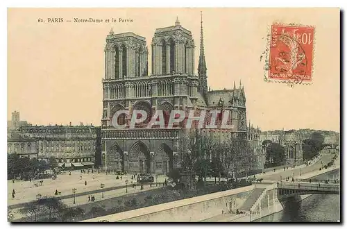 Cartes postales Paris Notre Dame et le Parvis